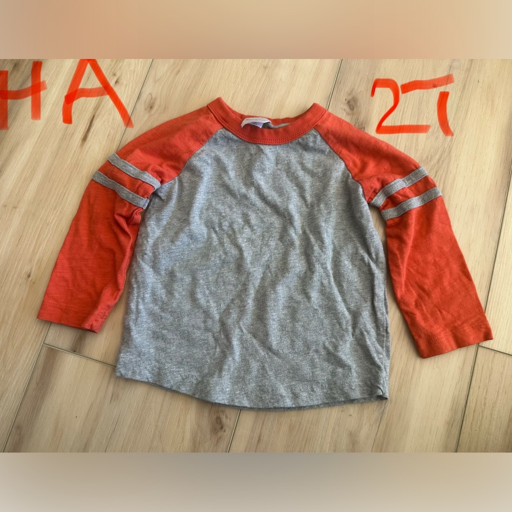 Hanna Andersson Gray and Red Raglan Long Sleeve Tee